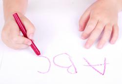 как научить ребенка писать буквы