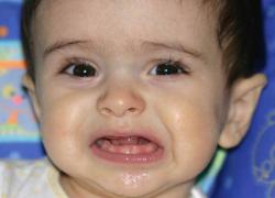 симптомы режущихся зубов у малышей